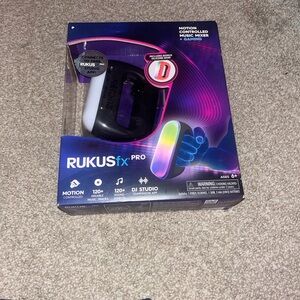 Pro Motion Controlled Portable Speaker - Black and White